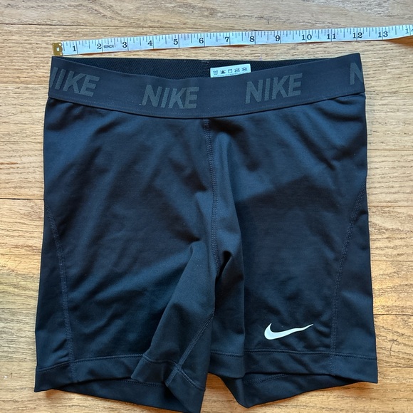 Nike Black Performance Shorts - Picture 1 of 5